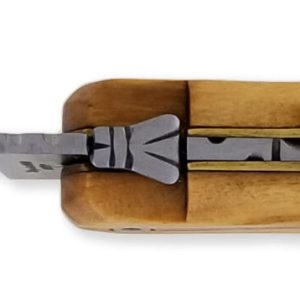 Couteau_de_Chasse_Cube_Laguiole_Arbalète_Plein_Manche_Olivier_avec_Gravure_Sanglier_12cm