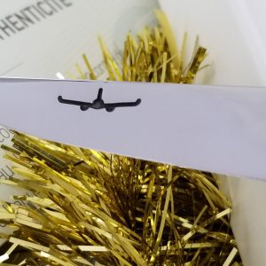 Couteau Forge de Laguiole Airbus A350XWB Manche Acrylique Blanc et Carbone 2 Mitres Inox Brillant 11cm