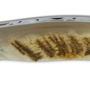 Couteau Laguiole de Chasse Arbalète Manche Croute de Bélier Blond Finition Brossée 12cm