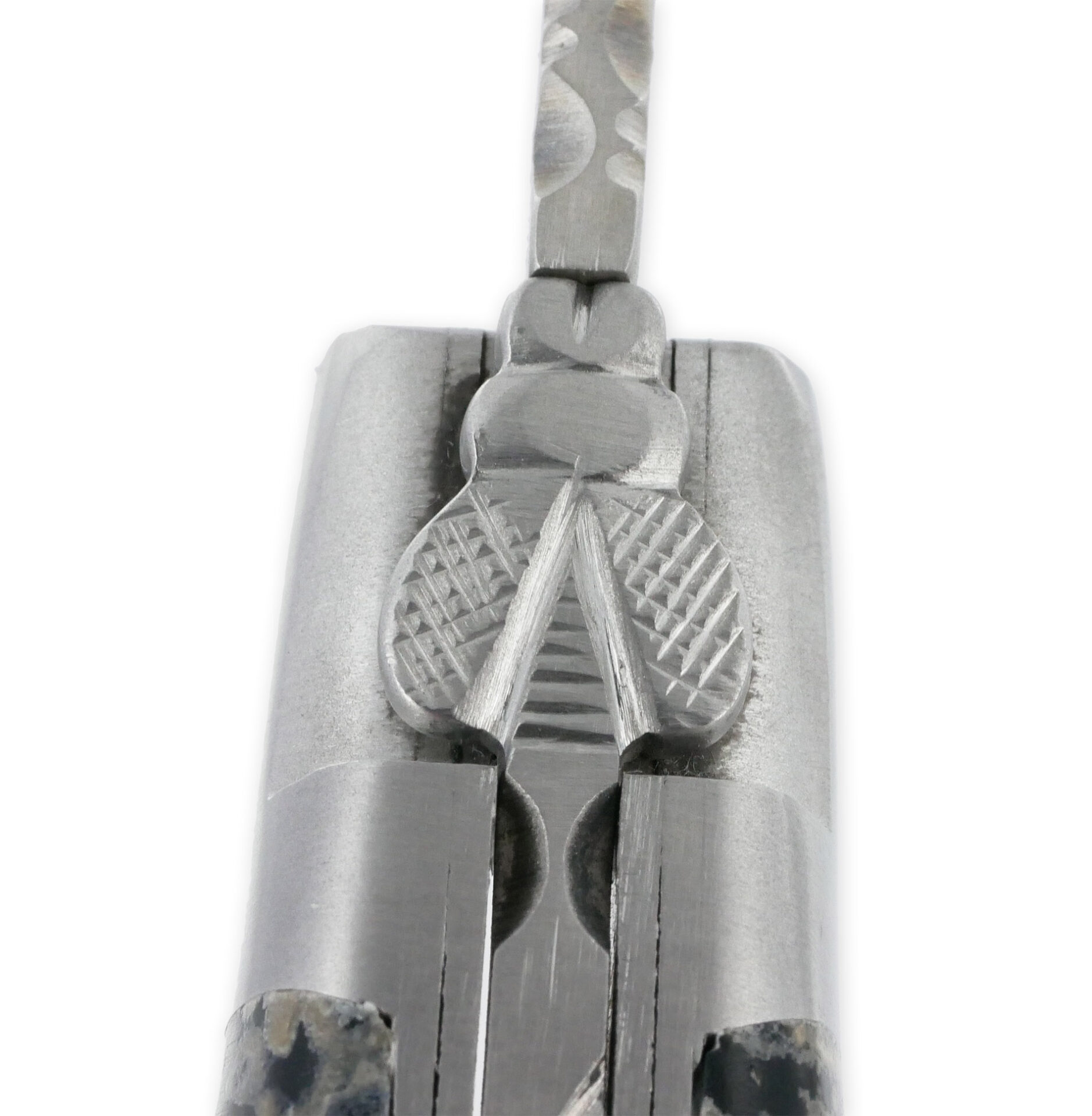 Couteau Laguiole en Aubrac 1 Pièce 12 cm Double Platines et ressort guillochés Manche en Pierre de Lave Noire 2 Mitres Inox Brossé Lame Inox Brossé