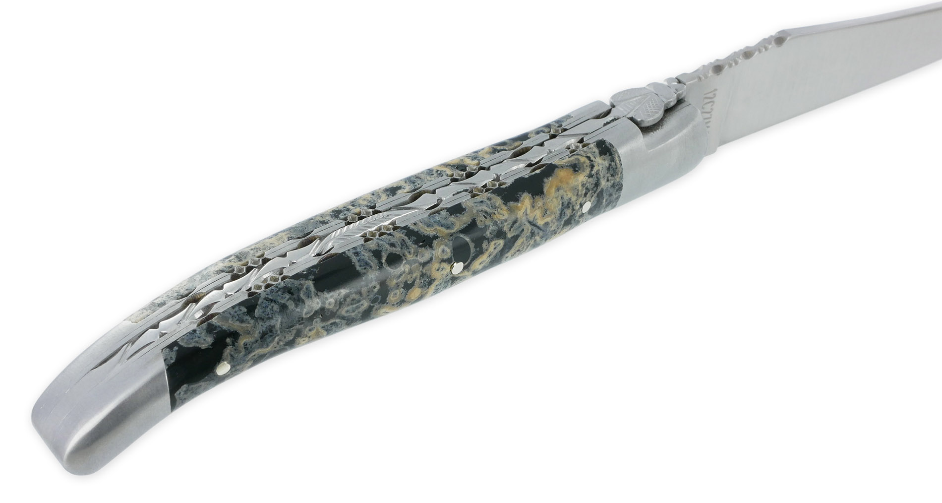 Couteau Laguiole en Aubrac 1 Pièce 12 cm Double Platines et ressort guillochés Manche en Pierre de Lave Noire 2 Mitres Inox Brossé Lame Inox Brossé