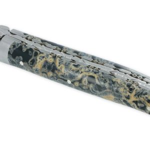 Couteau Laguiole en Aubrac 1 Pièce 12 cm Double Platines et ressort guillochés Manche en Pierre de Lave Noire 2 Mitres Inox Brossé Lame Inox Brossé
