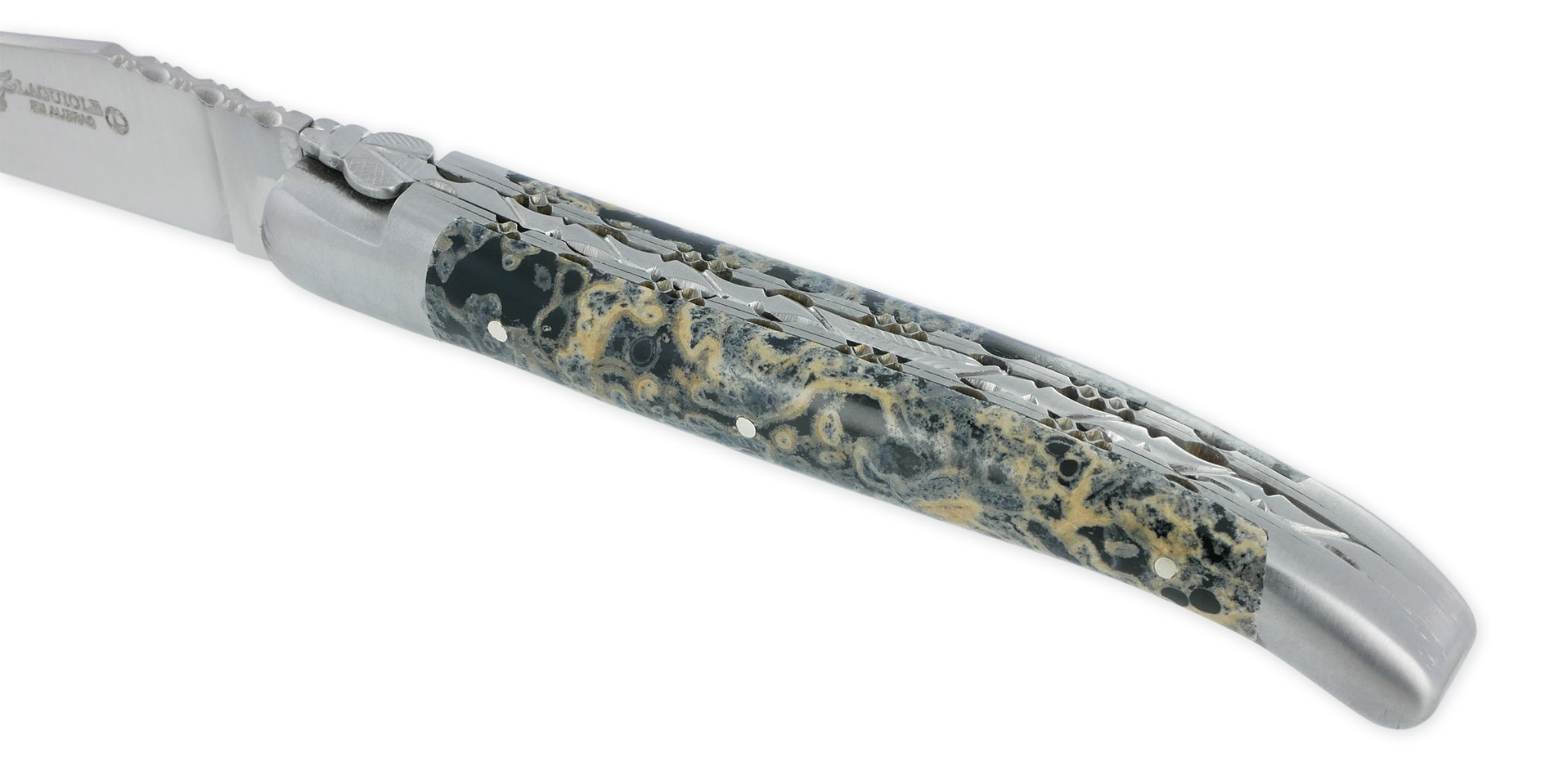 Couteau Laguiole en Aubrac 1 Pièce 12 cm Double Platines et ressort guillochés Manche en Pierre de Lave Noire 2 Mitres Inox Brossé Lame Inox Brossé