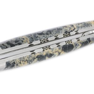 Couteau Laguiole en Aubrac 1 Pièce 12 cm Double Platines et ressort guillochés Manche en Pierre de Lave Noire 2 Mitres Inox Brossé Lame Inox Brossé