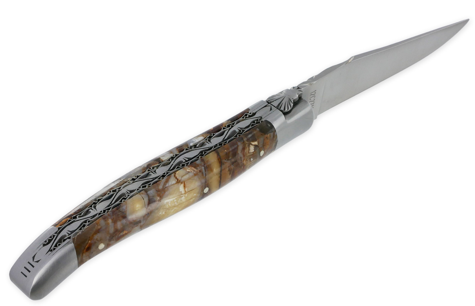 Couteau Laguiole en Aubrac 1 Pièce 12 cm Fusion Double Platines et Ressort guillochés Manche en Mammouth Stabilisé Finition brossée Num 2