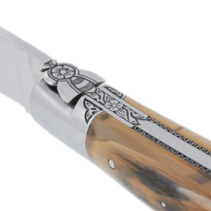 Couteau Laguiole en Aubrac 1 Pièce 12 cm Manche en Croute d'Ivoire de Mammouth 2 Mitres Inox Brossé Ciselées Mouche Prestige