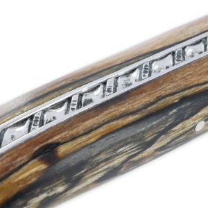 Couteau Laguiole en Aubrac 1 pièce 12cm Plein Manche en Bois d’Aubrac Platines Perlées Ressort Guilloché Lame Brute de Forge Mouche Prestige N°12