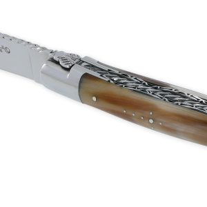 Couteau Laguiole en Aubrac 1 piece 12cm Pointe de Corne 2 Mitres Inox Brillant Double Platines et Ressort Spirale Guillochés Finition Brillante
