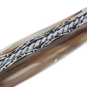 Couteau Laguiole en Aubrac 1 piece 12cm Pointe de Corne 2 Mitres Inox Brillant Double Platines et Ressort Spirale Guillochés Finition Brillante