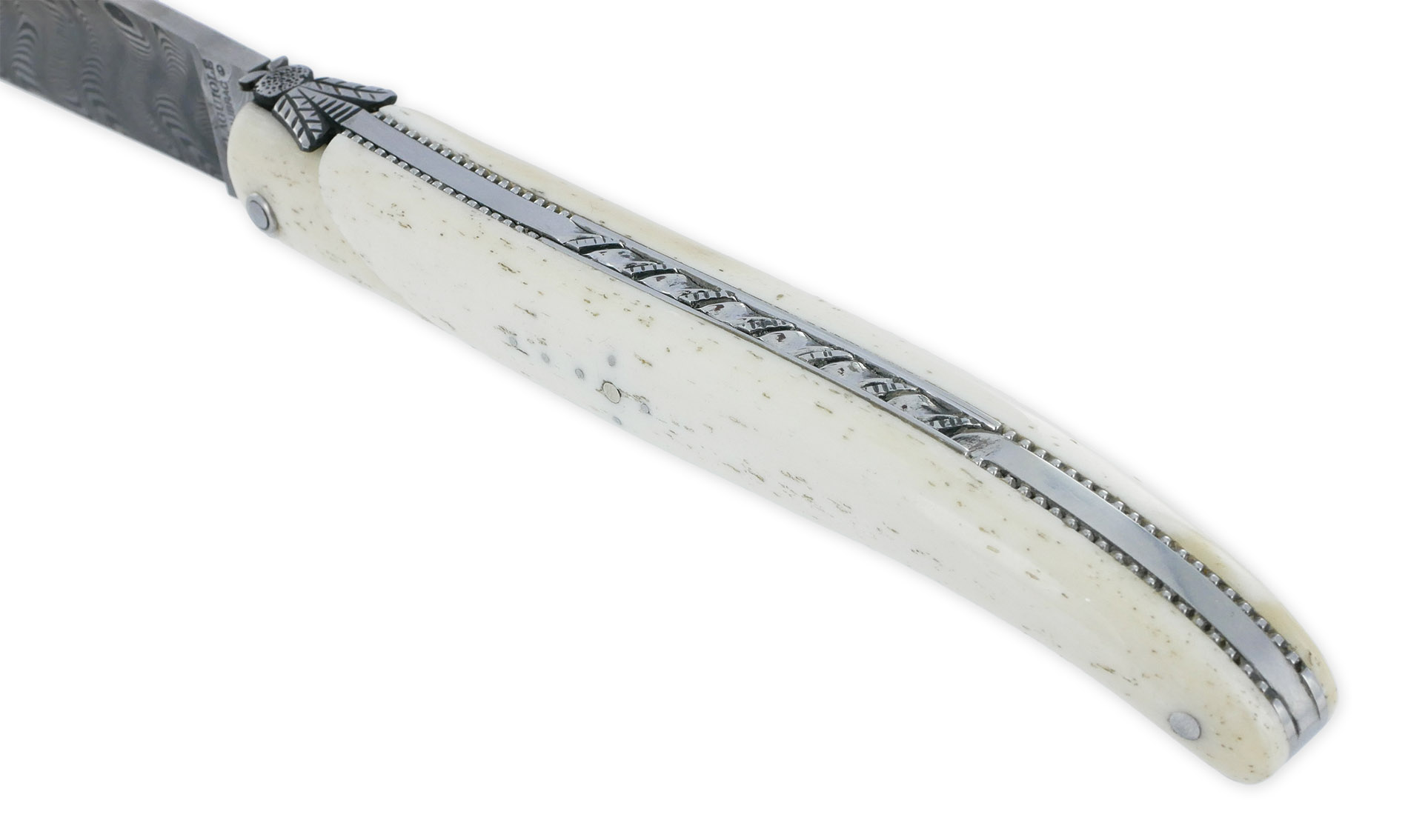 Couteau Laguiole en Aubrac “Le Perlé” 1 pièce 12cm Plein Manche Os Platines Perlées Ressort Guilloché Lame Damas Balbach Mouche Prestige N°12