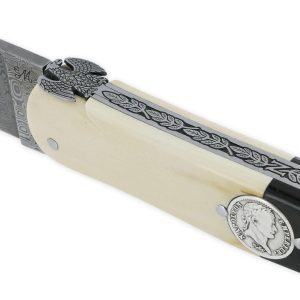 Couteau Laguiole Prestige Créateur 1 Pièce 15 cm Incrustation Monnaie Napoléon Plein Manche Bi Matière Ivoire de Mammouth et Ebène Lame Damas Mouche Prestige Aigle Impérial Pièce Unique