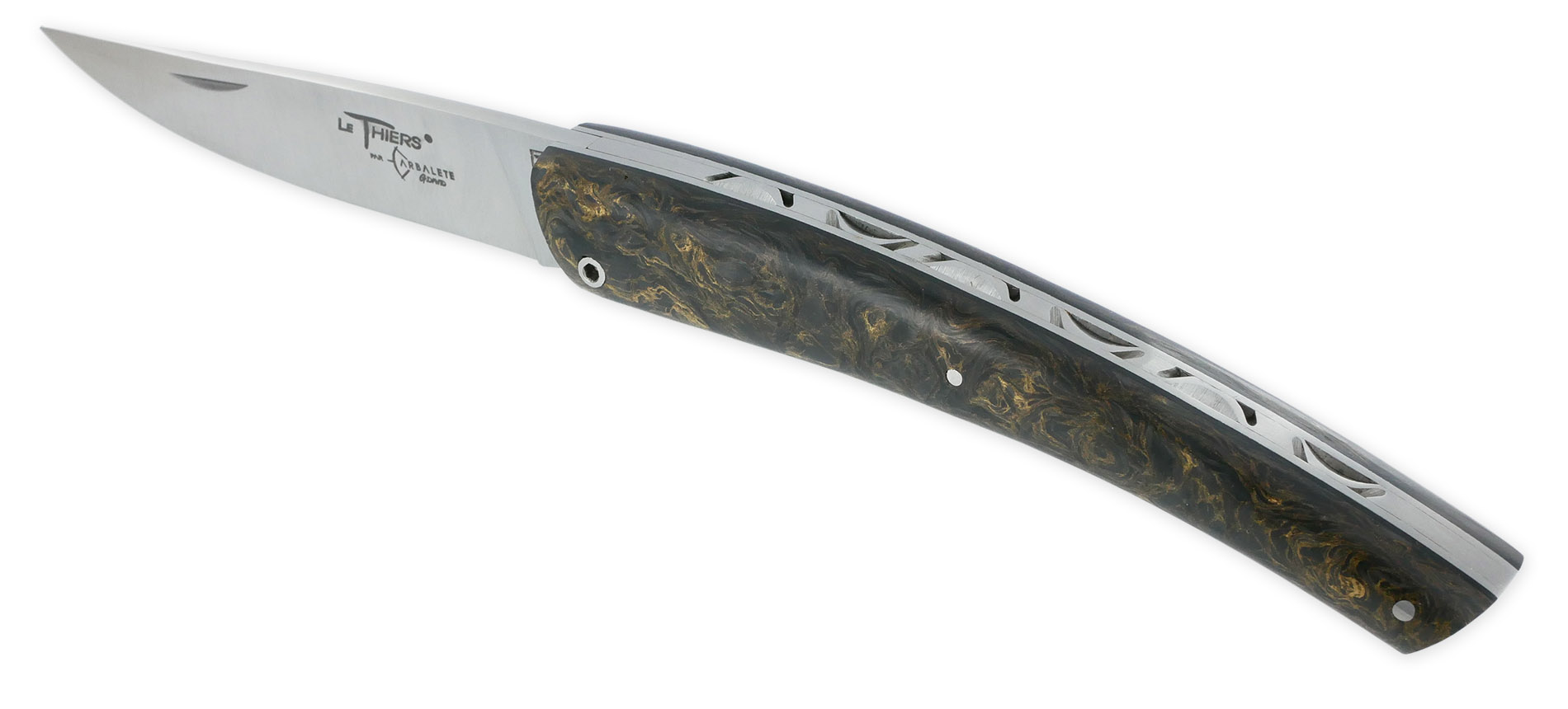 Couteau le Thiers Laguiole Arbalète Plein Manche Carbone incrustation fils d'Or Ressort Guilloché Finition Brossée 12cm