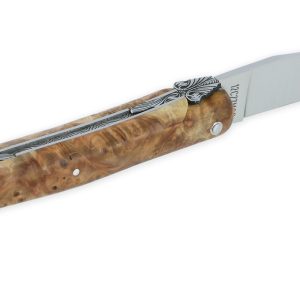 Couteau Prestige Laguiole en Aubrac 1 Pièce 12 cm Plein Manche en Loupe de Marronnier Platine Inox Ressort en creux Guilloché Main Mouche stylisée