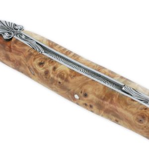Couteau Prestige Laguiole en Aubrac 1 Pièce 12 cm Plein Manche en Loupe de Marronnier Platine Inox Ressort en creux Guilloché Main Mouche stylisée