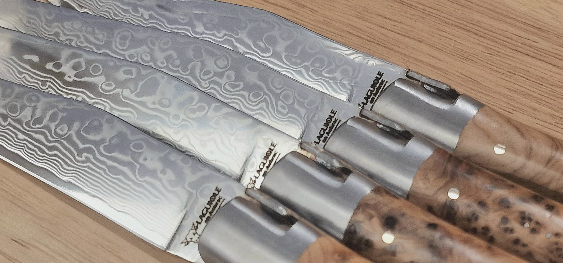 Couteaux de table Prestige Laguiole en Aubrac Genévrier Lame Damas (Set de 4)