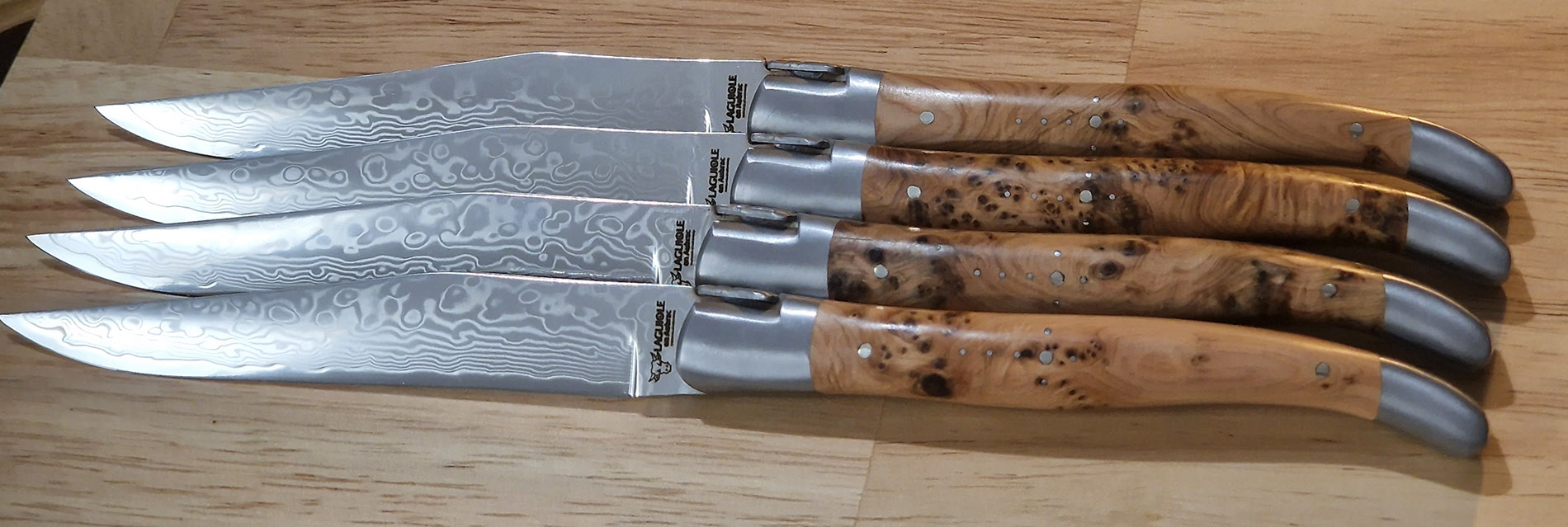 Couteaux de table Prestige Laguiole en Aubrac Genévrier Lame Damas (Set de 4)