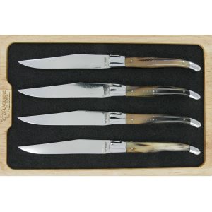 Couteaux de table Prestige Laguiole en Aubrac Pointe de Corne Flammée Lame Damas (Set de 4)