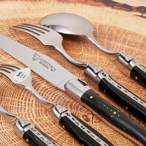 Set de table individuel Laguiole en Aubrac 5 pièces Manches en Buffle Finition Brillante