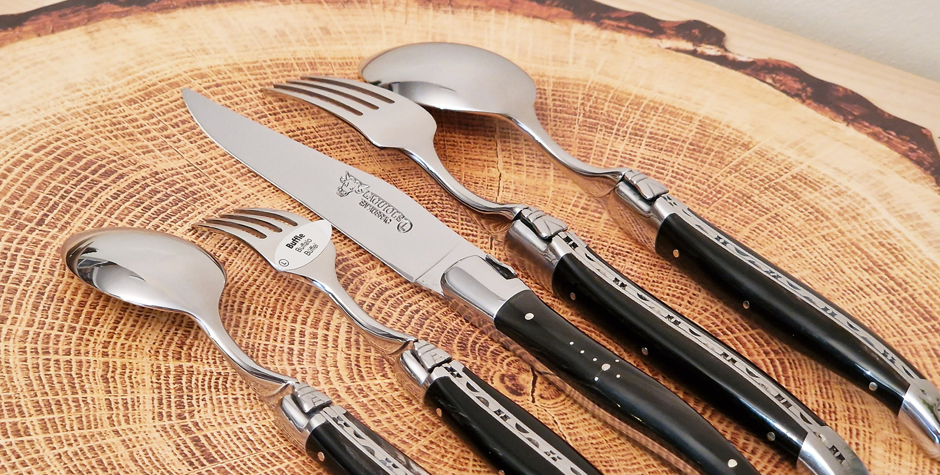 Set de table individuel Laguiole en Aubrac 5 pièces Manches en Buffle Finition Brillante