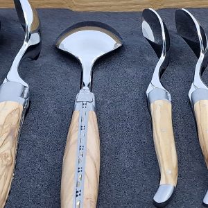 Ménagère Laguiole en Aubrac en Olivier (24 pièces)