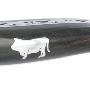 Couteau Laguiole en Aubrac 1 Pièce 12 cm Manche Ebène Marqueterie Taureau Etain 2 Mitres Inox Brillant