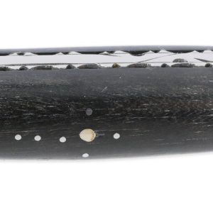 Couteau Laguiole en Aubrac 1 pièce 12cm Ebène 2 Mitres Inox Brillant Platines et Ressort Guillochés Finition Brillante