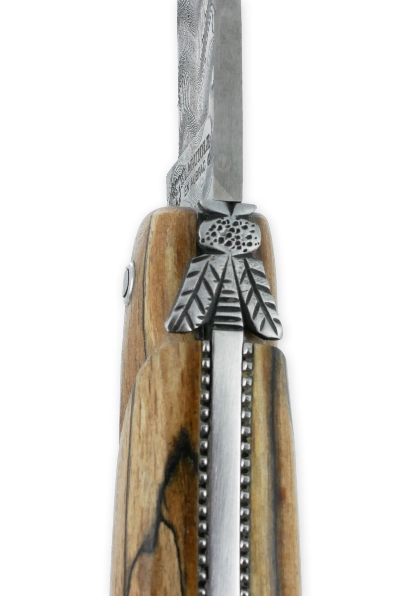 Couteau Laguiole en Aubrac "Le Perlé" 1 pièce 12cm Plein Manche en Bois d'Aubrac Platines Perlées Ressort Guilloché Lame Damas Balbach Mouche Prestige N°12