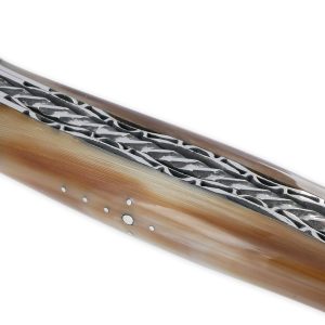 Couteau Laguiole en Aubrac 1 piece 12cm Pointe de Corne 2 Mitres Inox Brillant Double Platines et Ressort Spirale Guillochés Finition Brillante