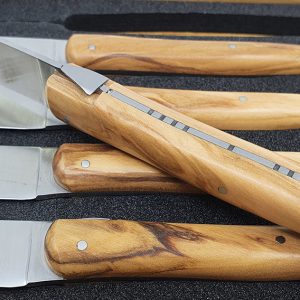 Set of 6 Laguiole table knives Le Quotidien. Handles : OliveWood