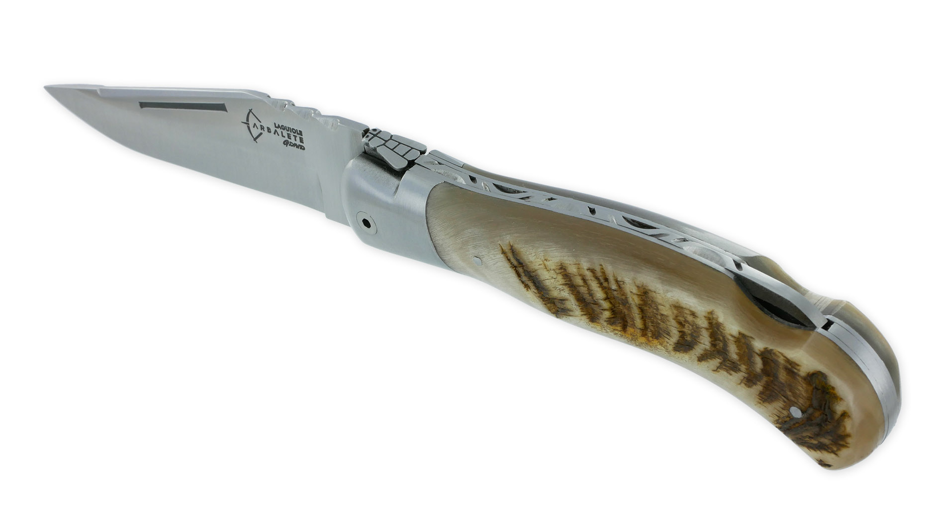Couteau Laguiole de Chasse Arbalète Manche Croute de Bélier Blond Finition Brossée 12cm