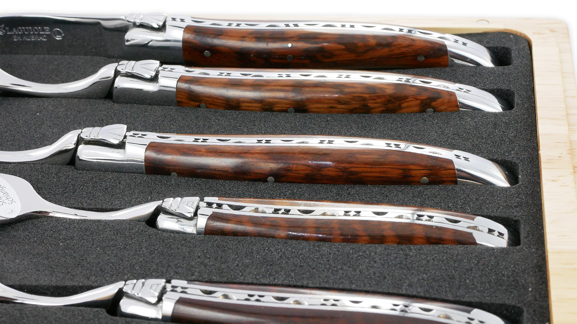 Set de table individuel Laguiole en Aubrac 5 pièces Manches en Amourette Finition Brillante