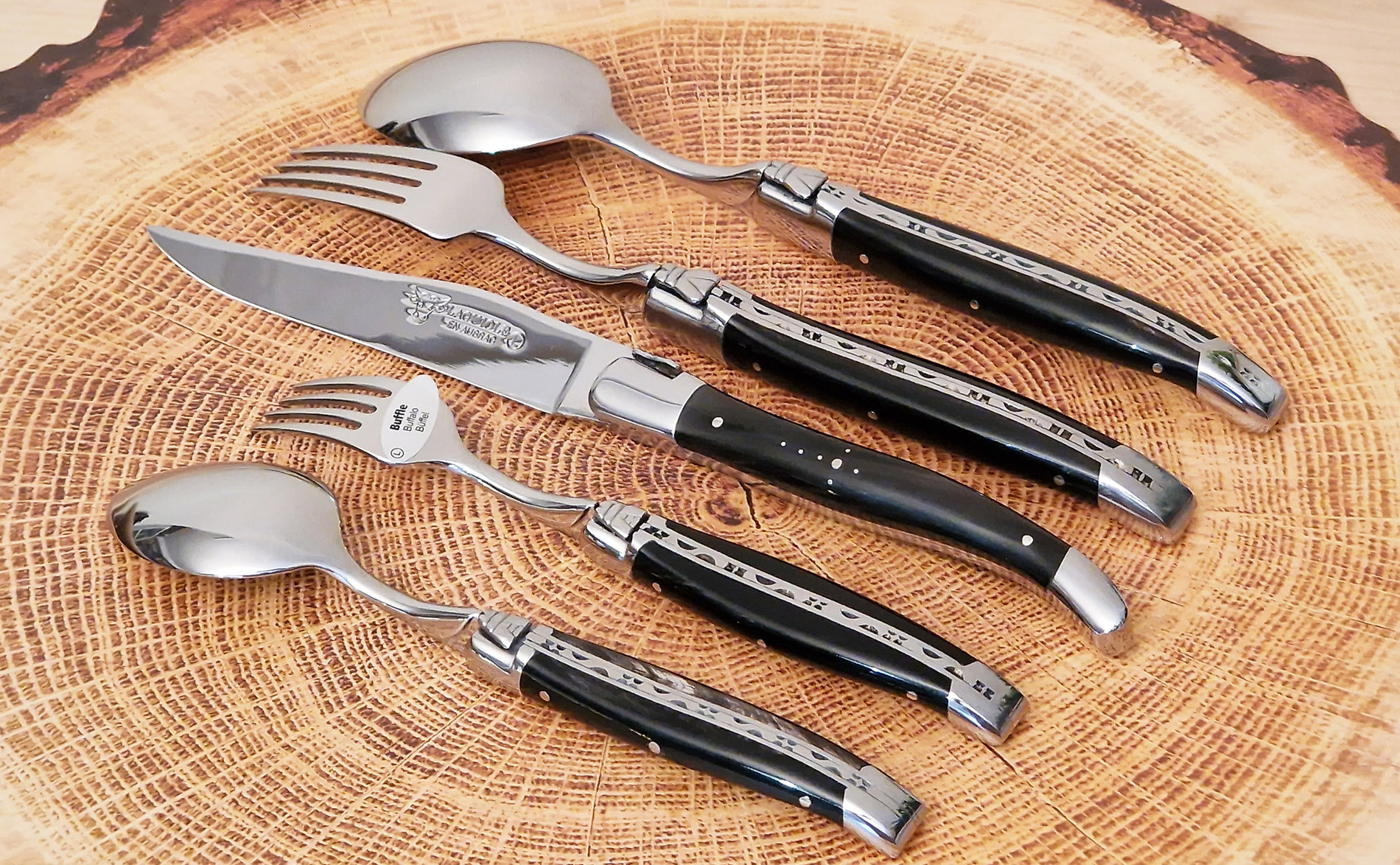 Set de table individuel Laguiole en Aubrac 5 pièces Manches en Buffle Finition Brillante