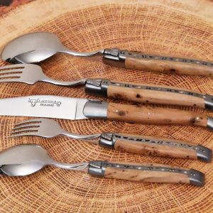 Set de table individuel Laguiole en Aubrac 5 pièces Manches en Genévrier Finition Brossée