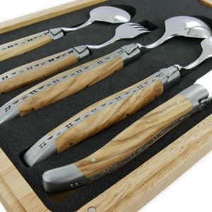 Set de table individuel Laguiole en Aubrac 5 pièces Manches en Olivier Finition Brossée