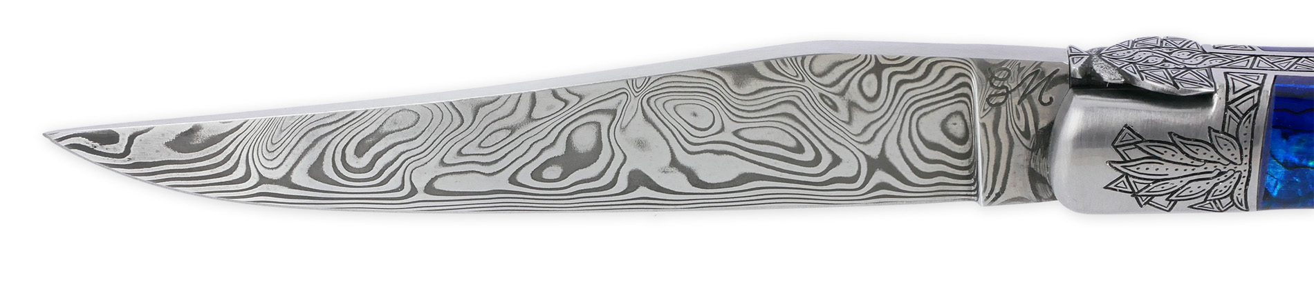 Couteau Laguiole Prestige Créateur 1 Pièce 12 cm 1 Mitre Avant Ciselée à la main Manche en Nacre Véritable sous résine Bleutée Mouche Stylisée Lame Damas Pièce Unique