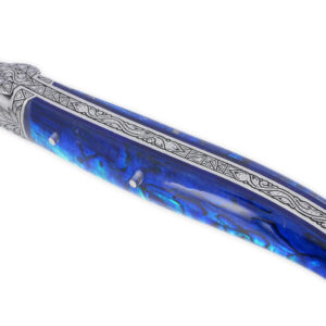 Couteau Laguiole Prestige Créateur 1 Pièce 12 cm 1 Mitre Avant Ciselée à la main Manche en Nacre Véritable sous résine Bleutée Mouche Stylisée Lame Damas Pièce Unique