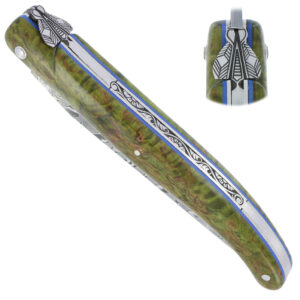 Couteau Prestige Laguiole en Aubrac 1 Pièce 12 cm Plein Manche en Loupe de Bouleau Teinté Vert Ressort Guilloché à la main Entretoises Bleue Mouche Stylisée Lame Damas