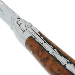 Couteau Laguiole en Aubrac 1 pièce 12cm Thuya 2 Mitres Inox Brillant Platines et Ressort Guillochés Finition Brillante