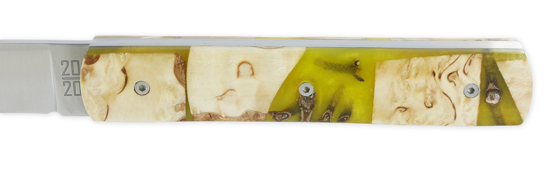 Le 20/20 Couteau Pliant Plein Manche avec Bois de Bouleau Résine verte avec inclusion de Clous de Girofle 11cm Ressort Lisse Personnalisable