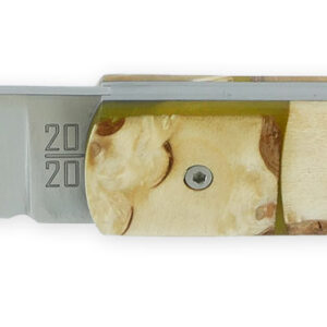 Le 20/20 Couteau Pliant Plein Manche avec Bois de Bouleau Résine verte avec inclusion de Clous de Girofle 11cm Ressort Lisse Personnalisable